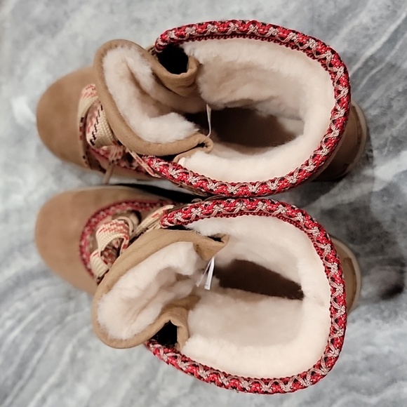 NIB (new in box) Women's UGG Hiker Boots - Picture 3 of 8